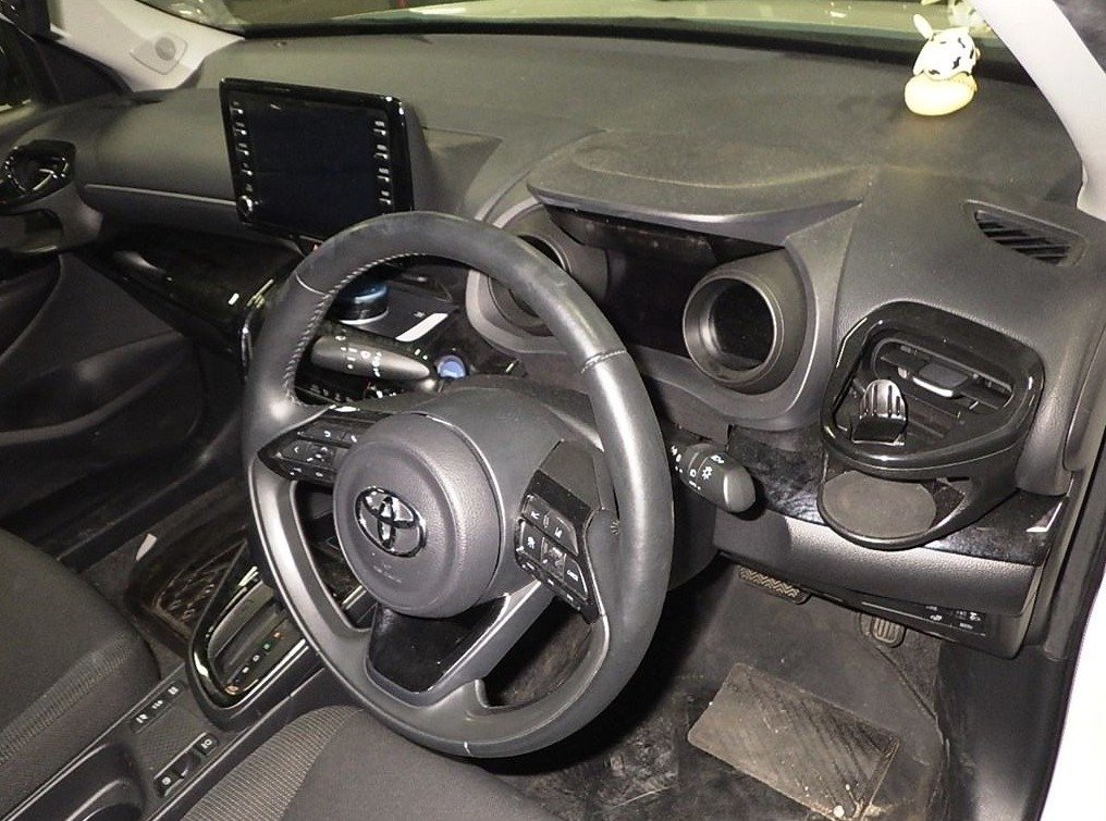 
								Toyota Yaris Cross full									