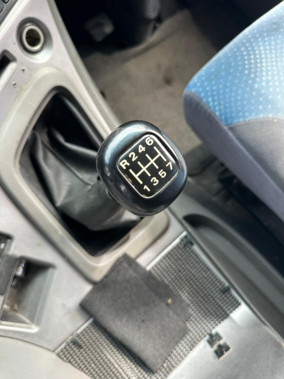 
								Nissan UD full									
