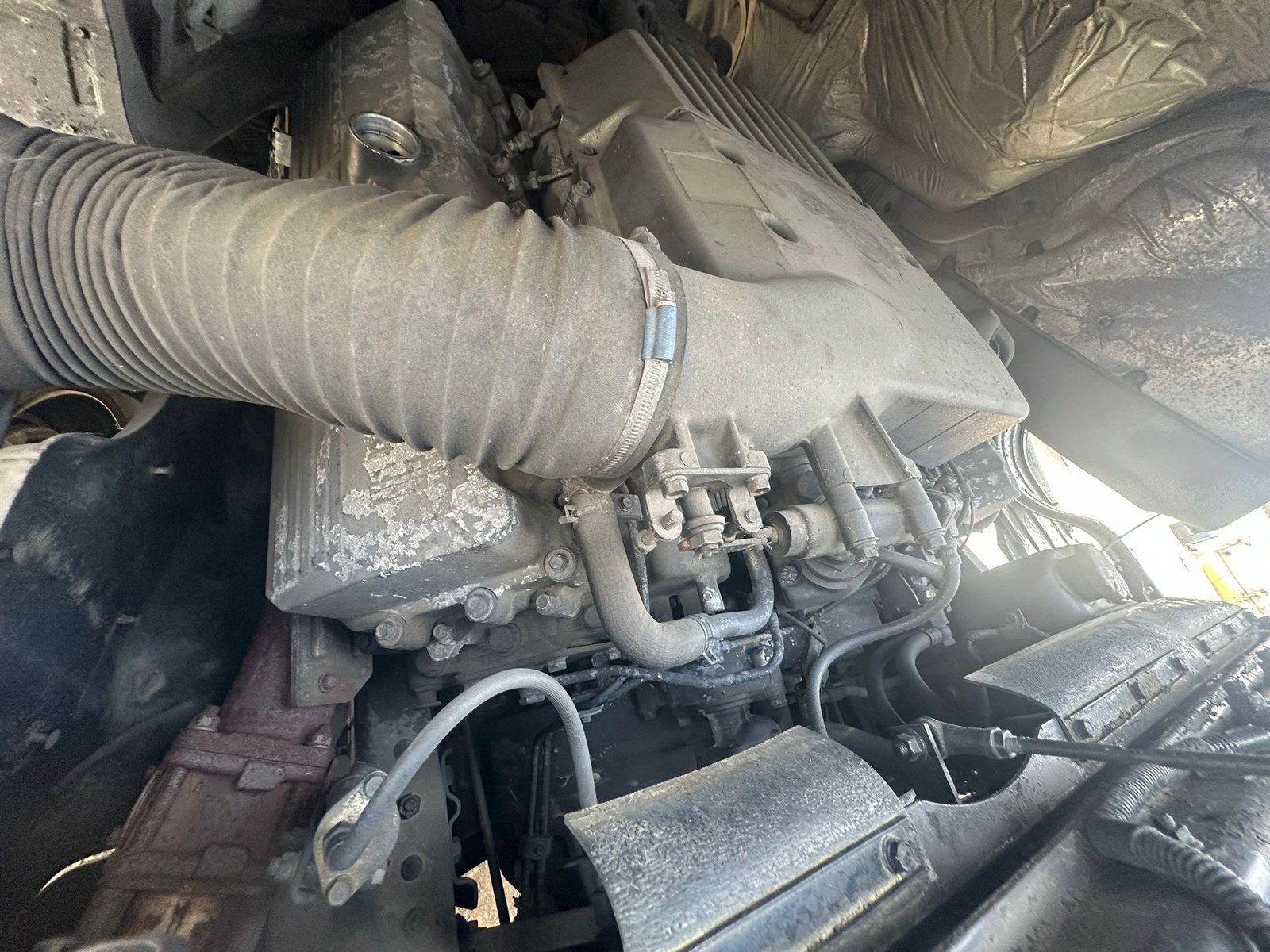
								MITSUBISHI FUSO full									