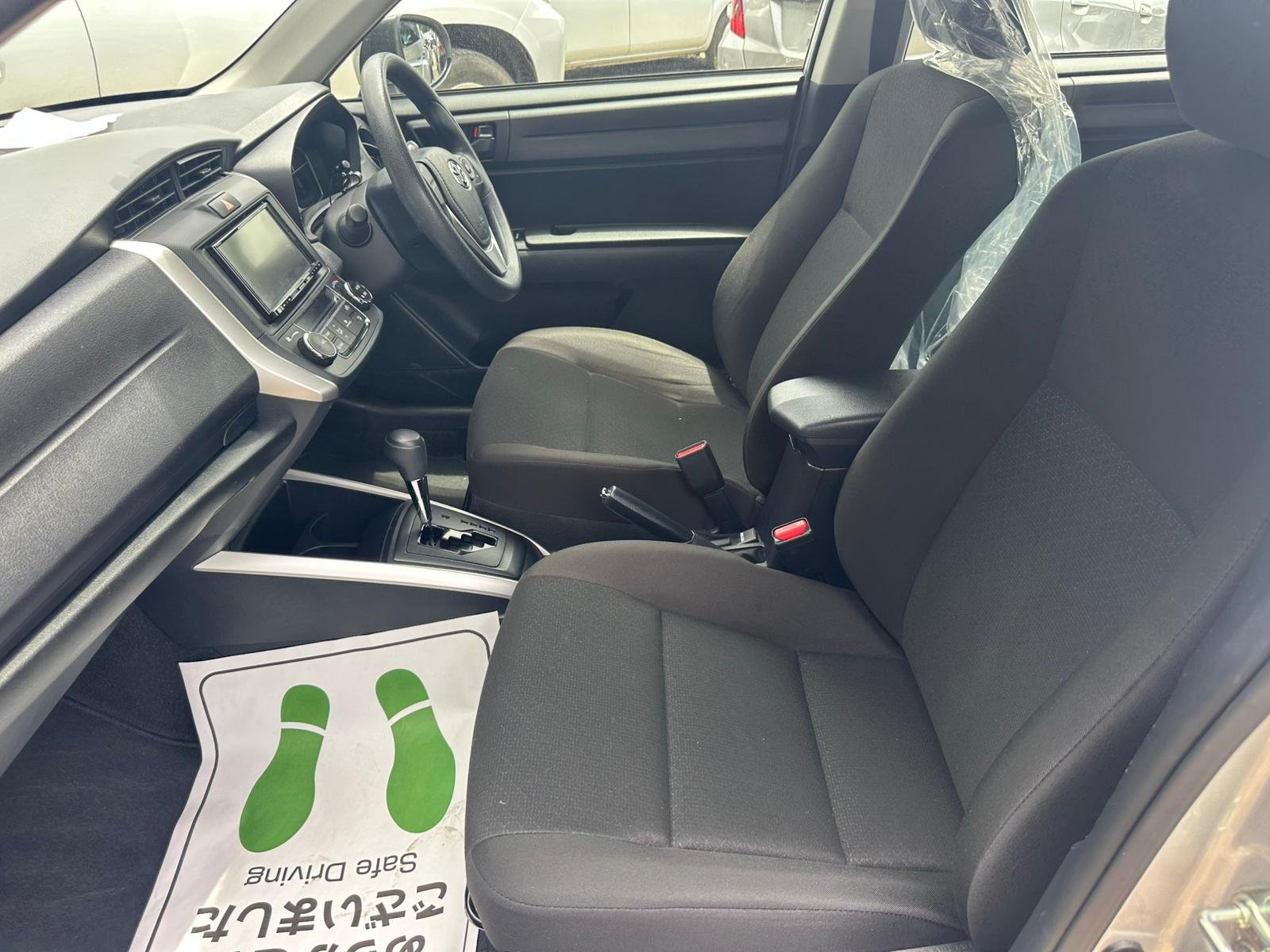 
								Toyota Corolla Fielder full									