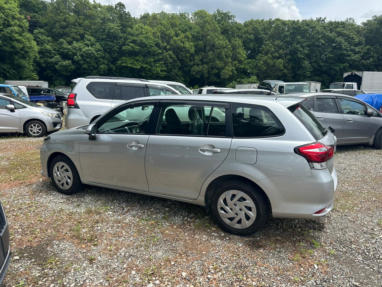 
								Toyota Corolla Fielder full									