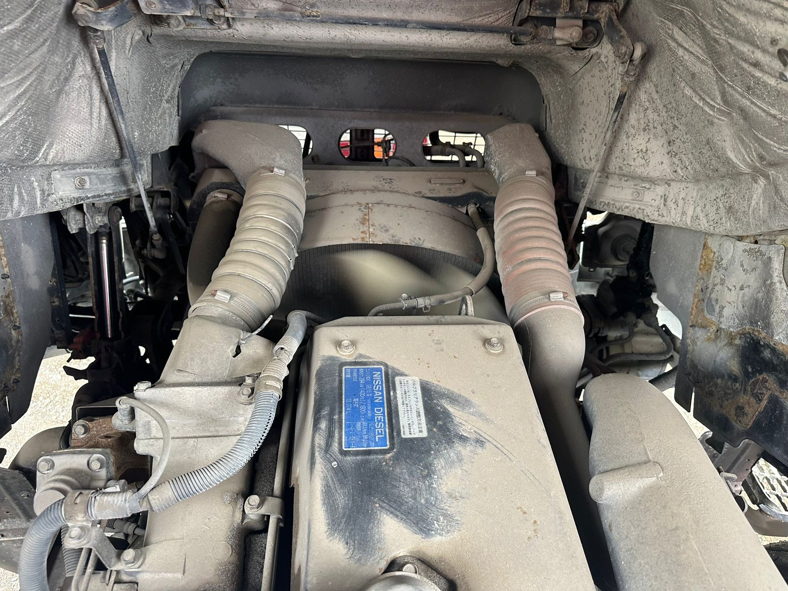 
								Nissan UD full									