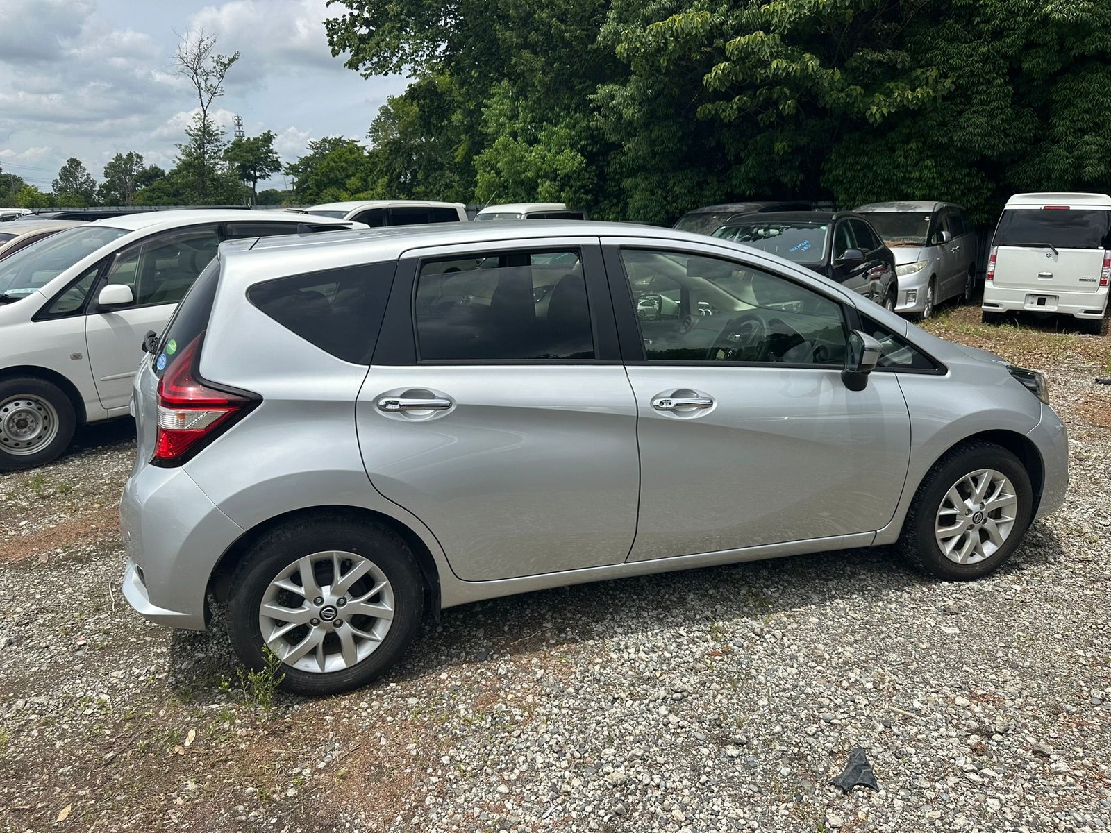 
								Nissan Note full									