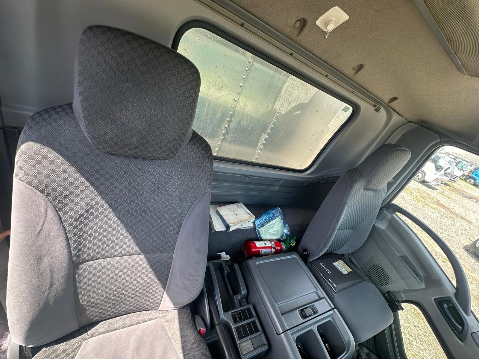 
								Isuzu Forward full									