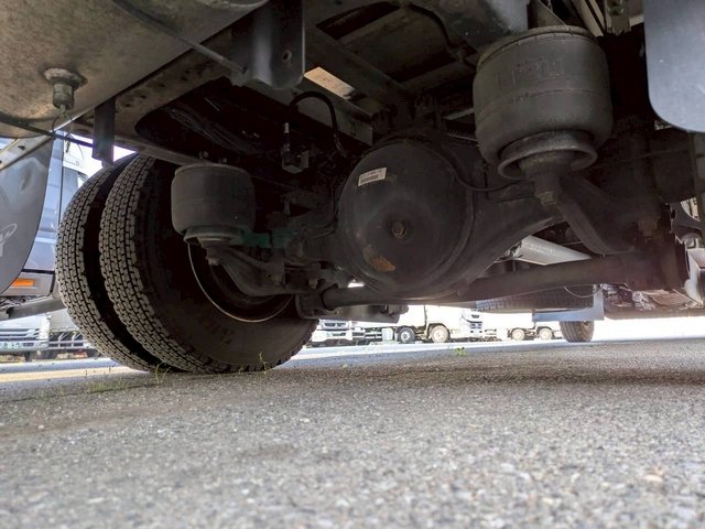 
								Isuzu Forward full									