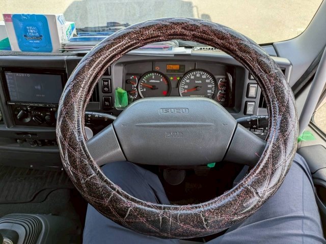 
								Isuzu Forward full									