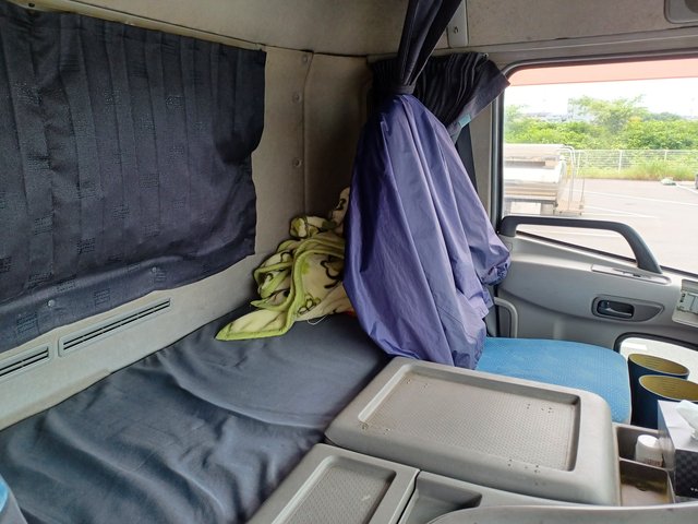 
								Nissan UD full									