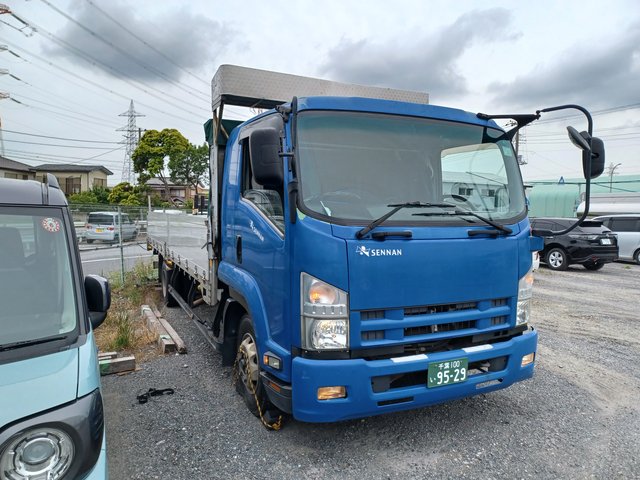 
								Isuzu Forward full									